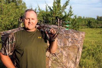Bill Conkling's Ground Blind Buddy helps keep hunters organized.