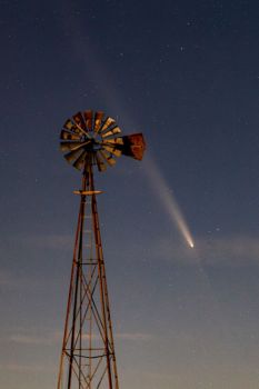 Comet Tsuchinshan-ATLAS with a prairie windmill in northwestern Minnehaha County.